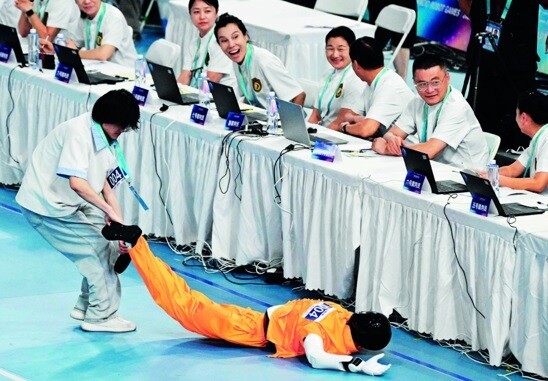 위험한 로봇, ‘통제 잃은 한 발’은 누가 책임지나
